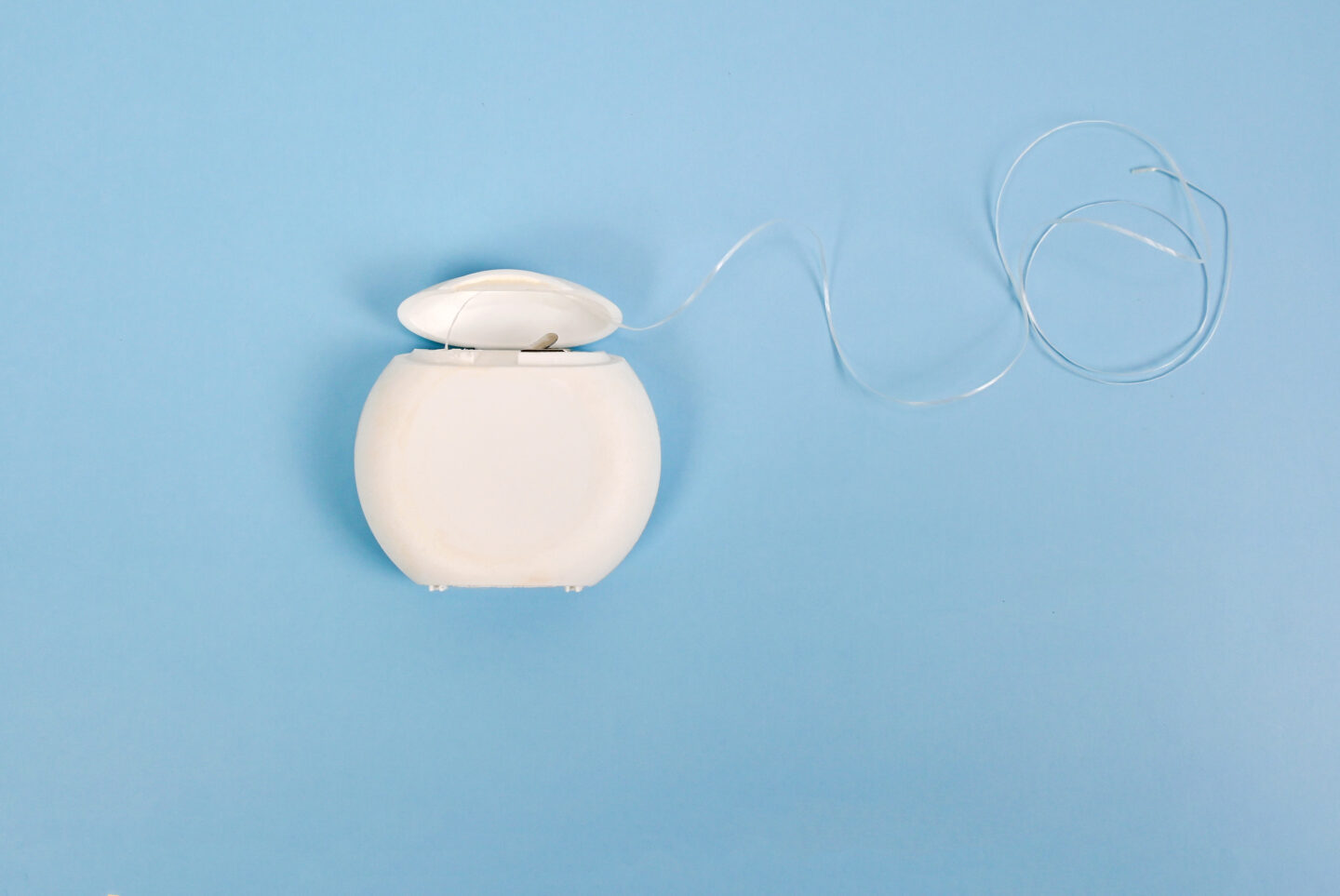 Fio dental: grande aliado do seu coração